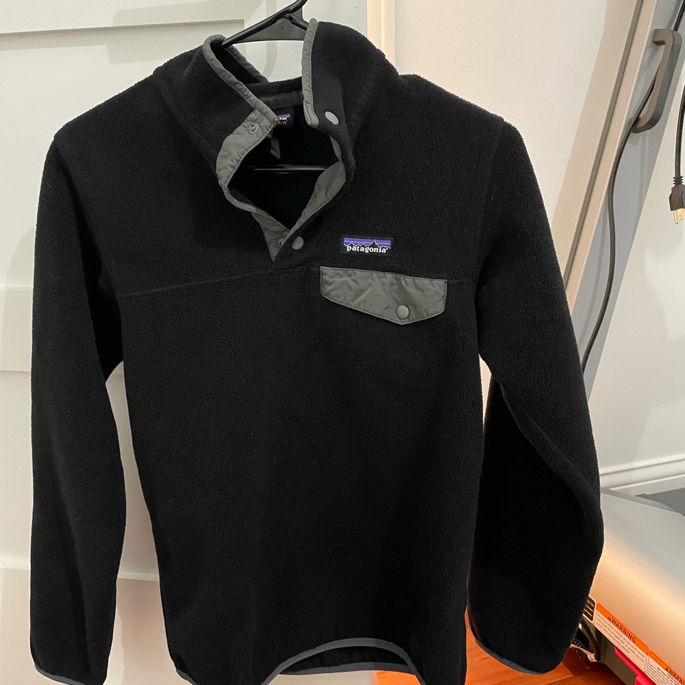 Black Patagonia fleece sweater
